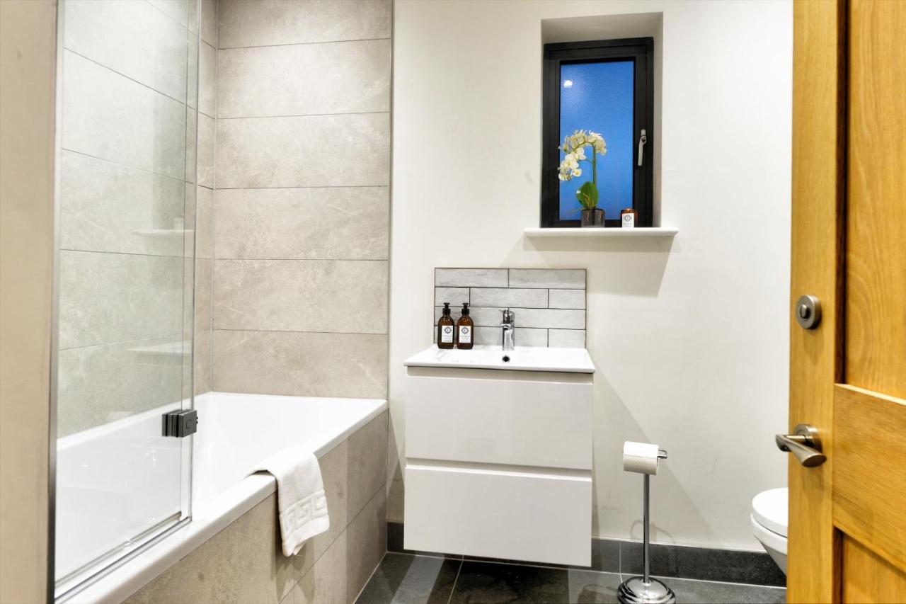 The Penthouse - Allocated Parking With City Views Ripon Esterno foto